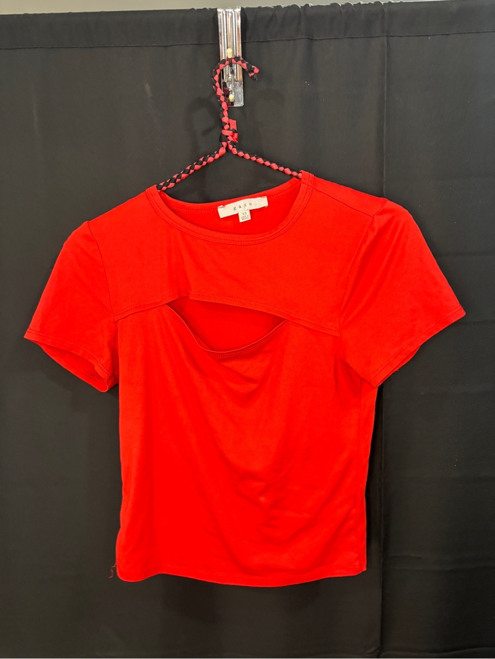 gaze Red Short-Sleeve Cutout Tee